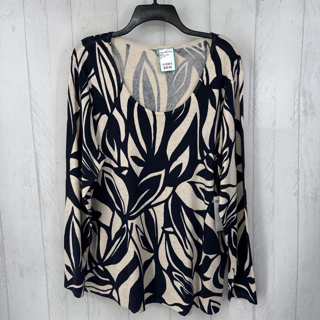 R80 XL petals scoop neck sweater