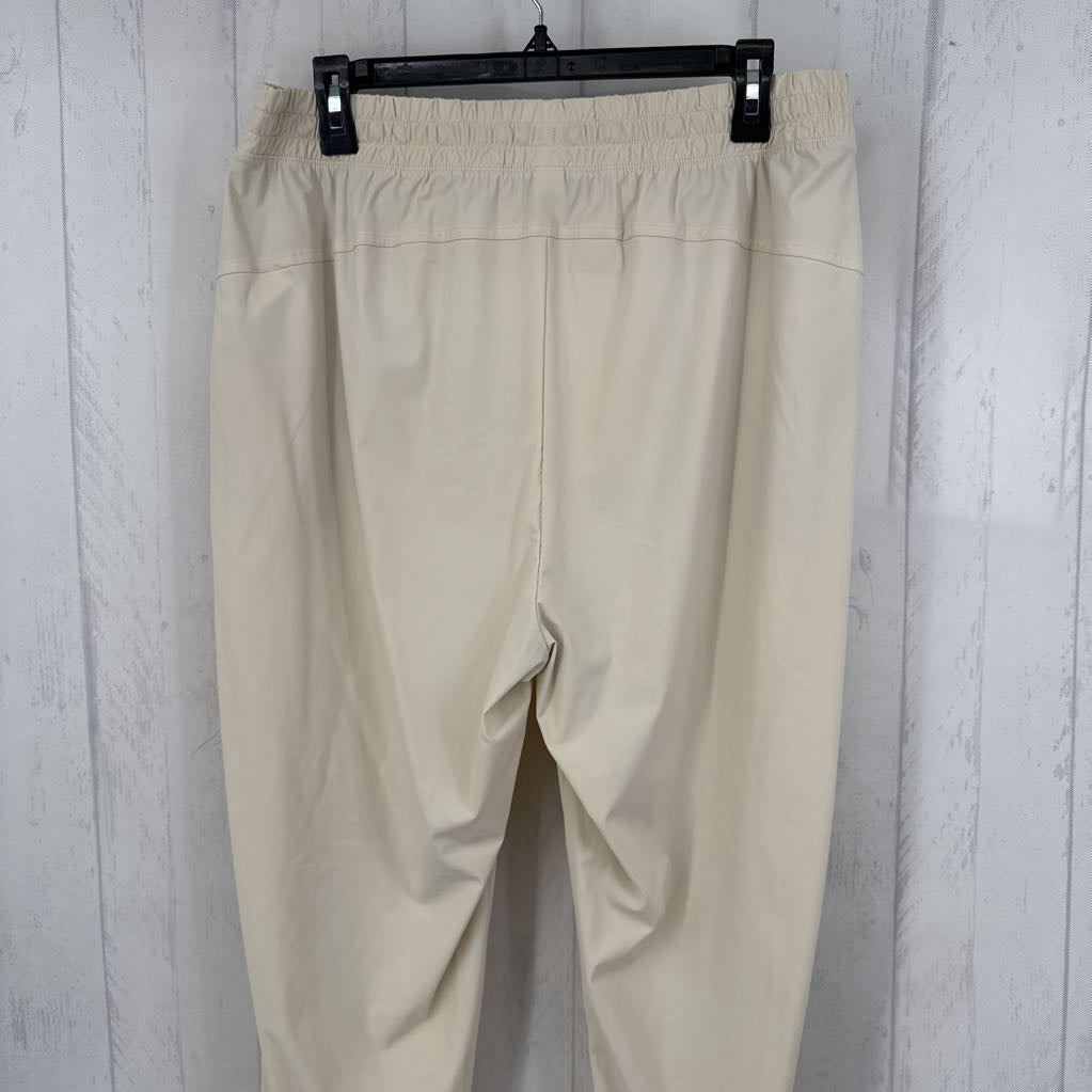 L pull-on joggers