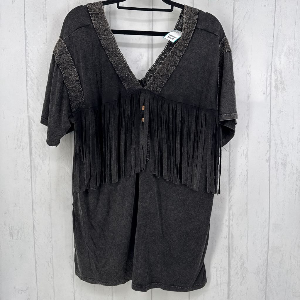 Boho V-neck w/ Lace & Fringe Detail s/s