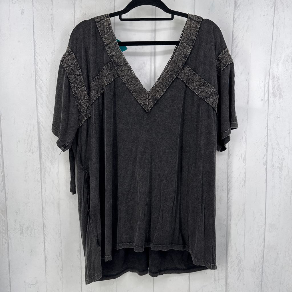 Boho V-neck w/ Lace & Fringe Detail s/s