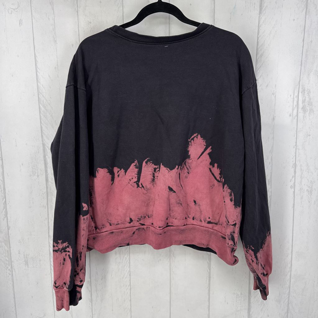 XL graphic v-neck sweatshirt
