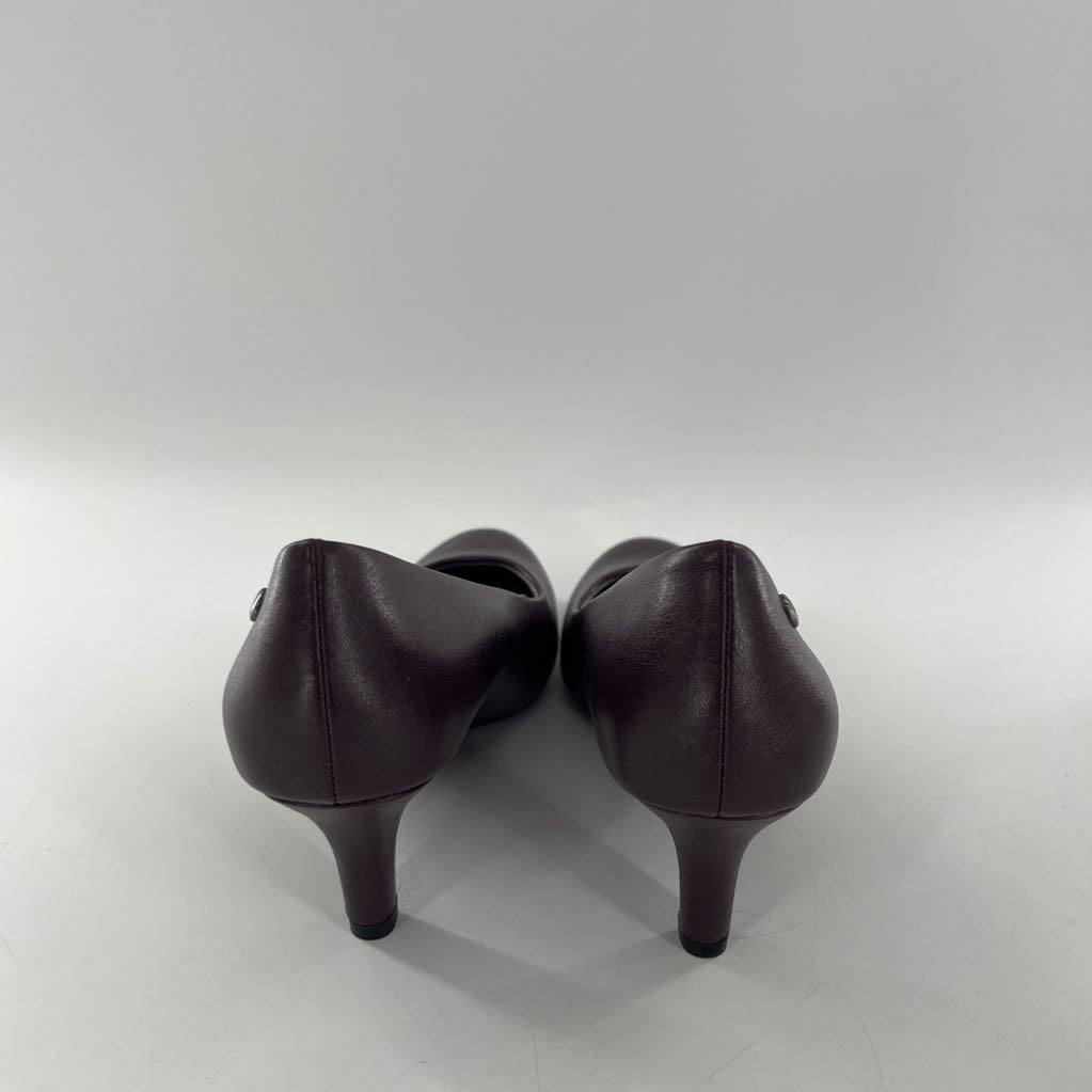 8 leather pumps
