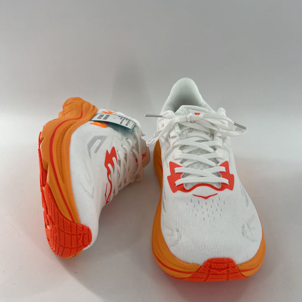 9.5 lace-up sneaker