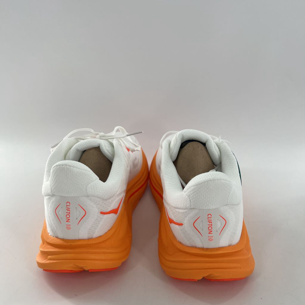 9.5 lace-up sneaker