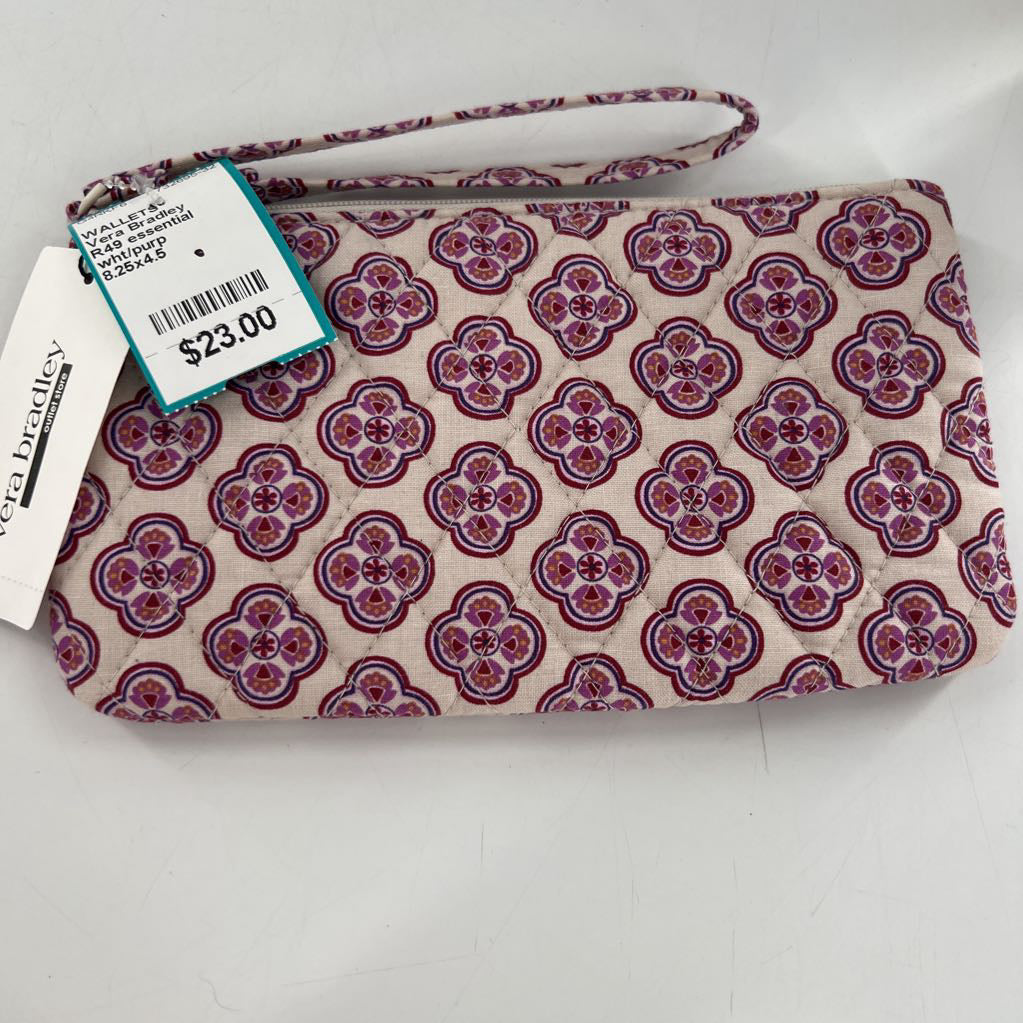 R49 essential wristlet