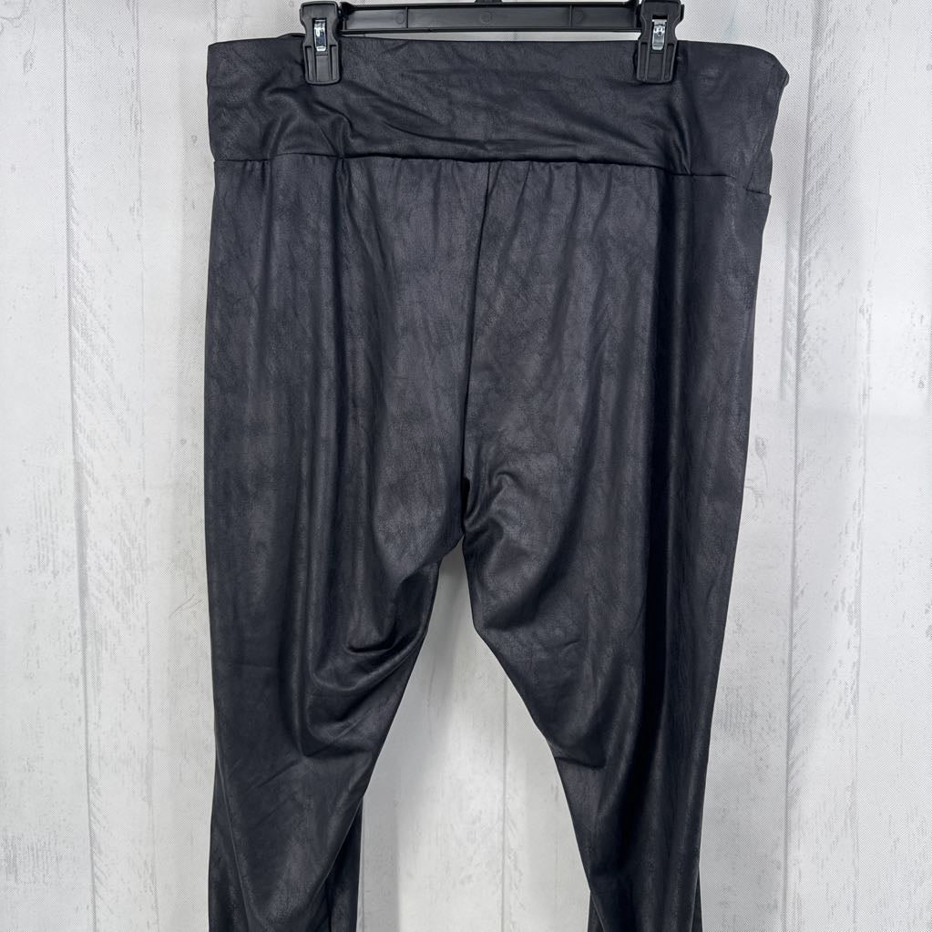 2X faux leather leggings
