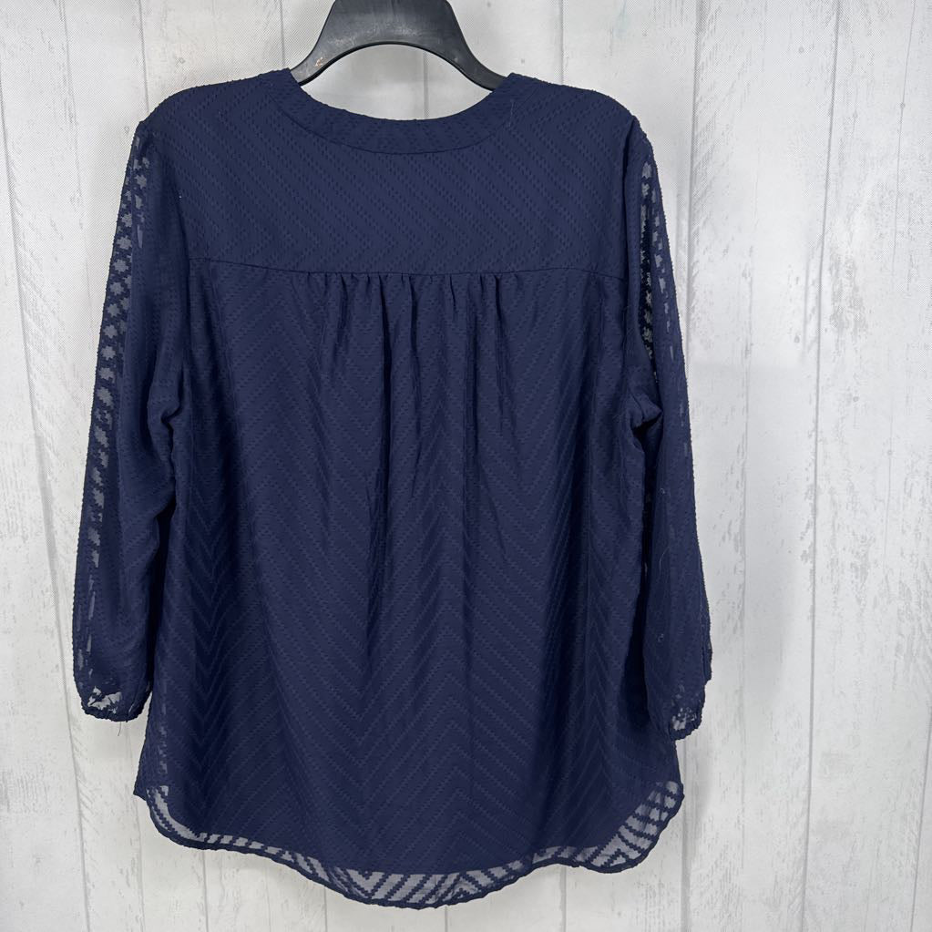 R79 L textured v-neck l/s top
