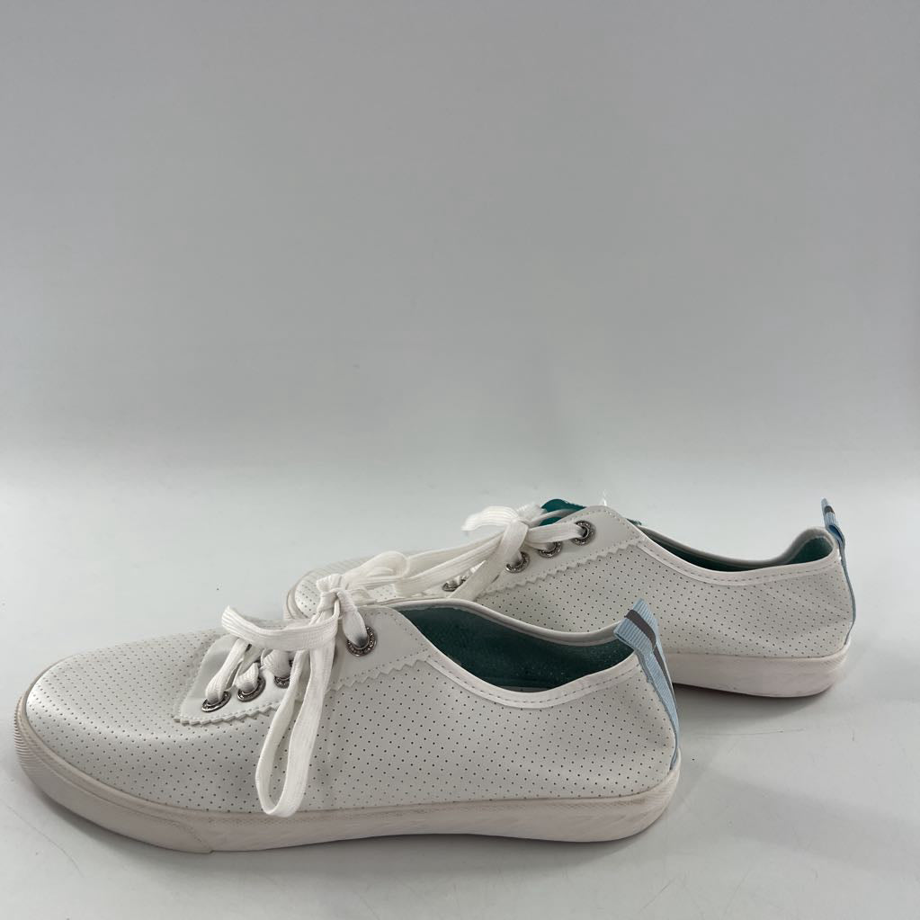 10 perforated leather lace-up sneaker