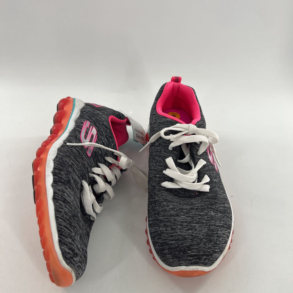 7 memory foam lace-up sneaker
