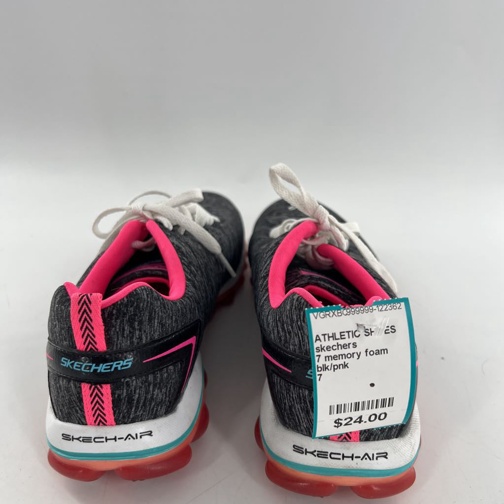 7 memory foam lace-up sneaker