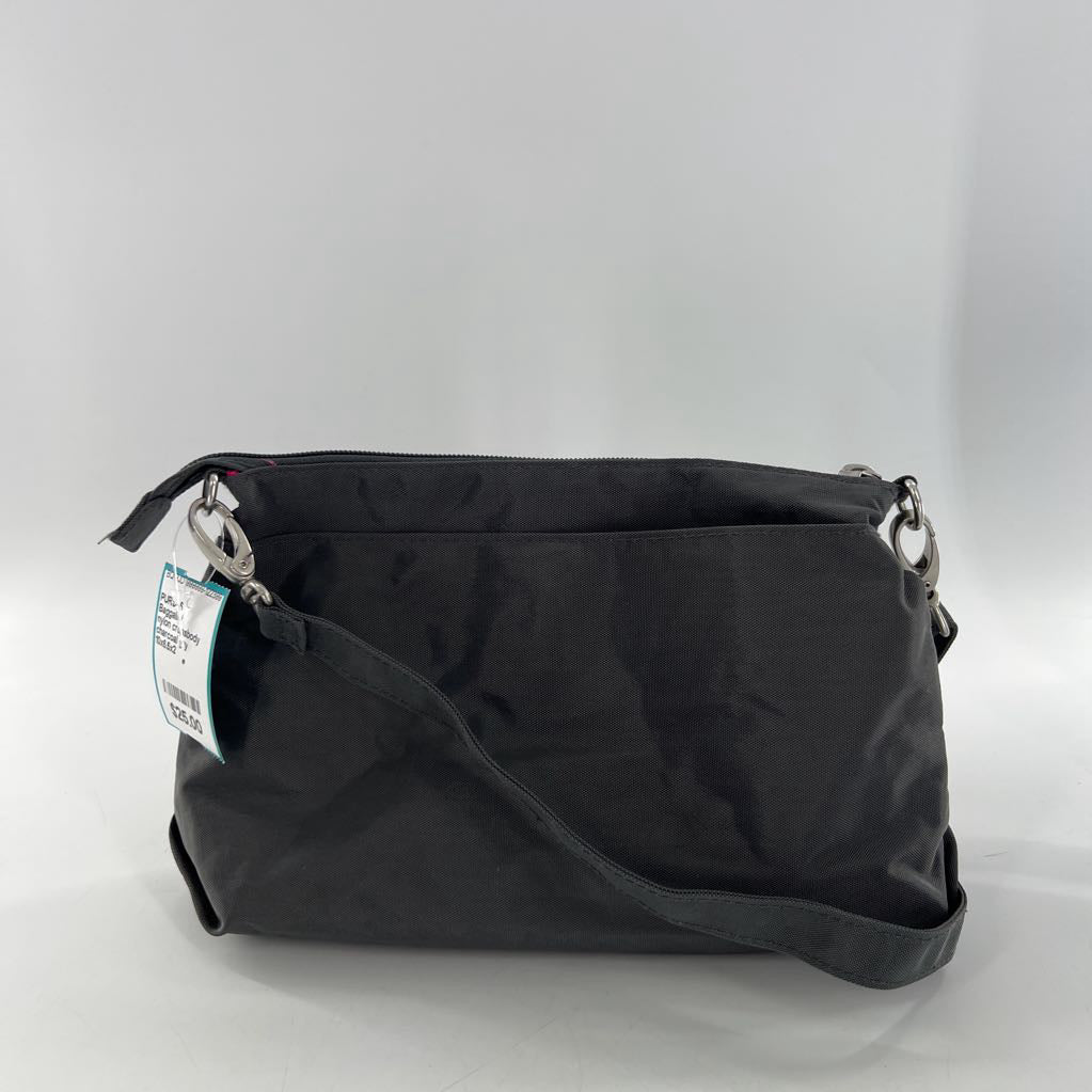 nylon crossbody w/ front vertical zippered pocket