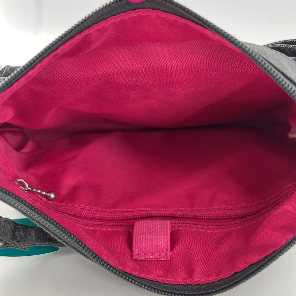 nylon crossbody w/ front vertical zippered pocket