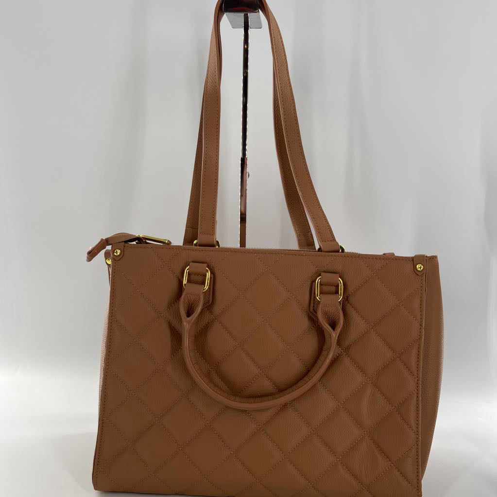diamond pattern footed dual handle tote