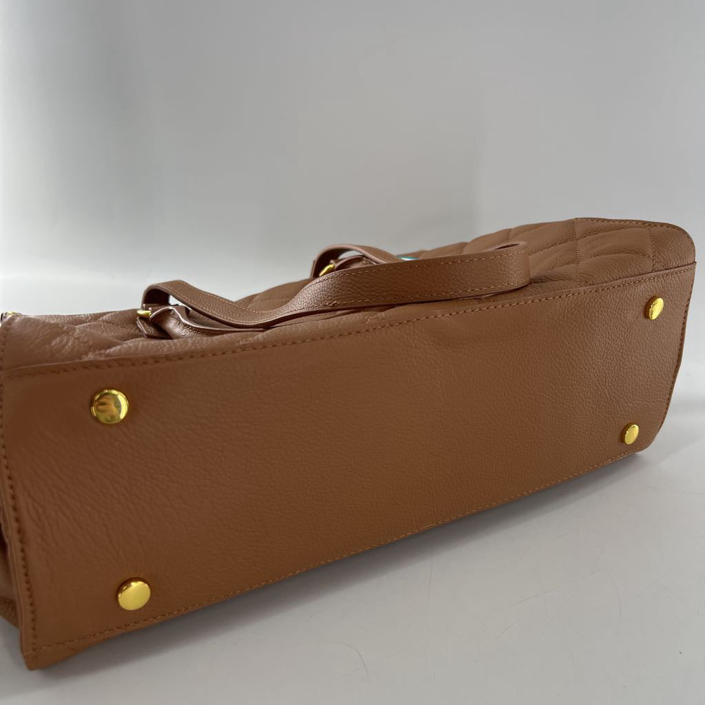 diamond pattern footed dual handle tote