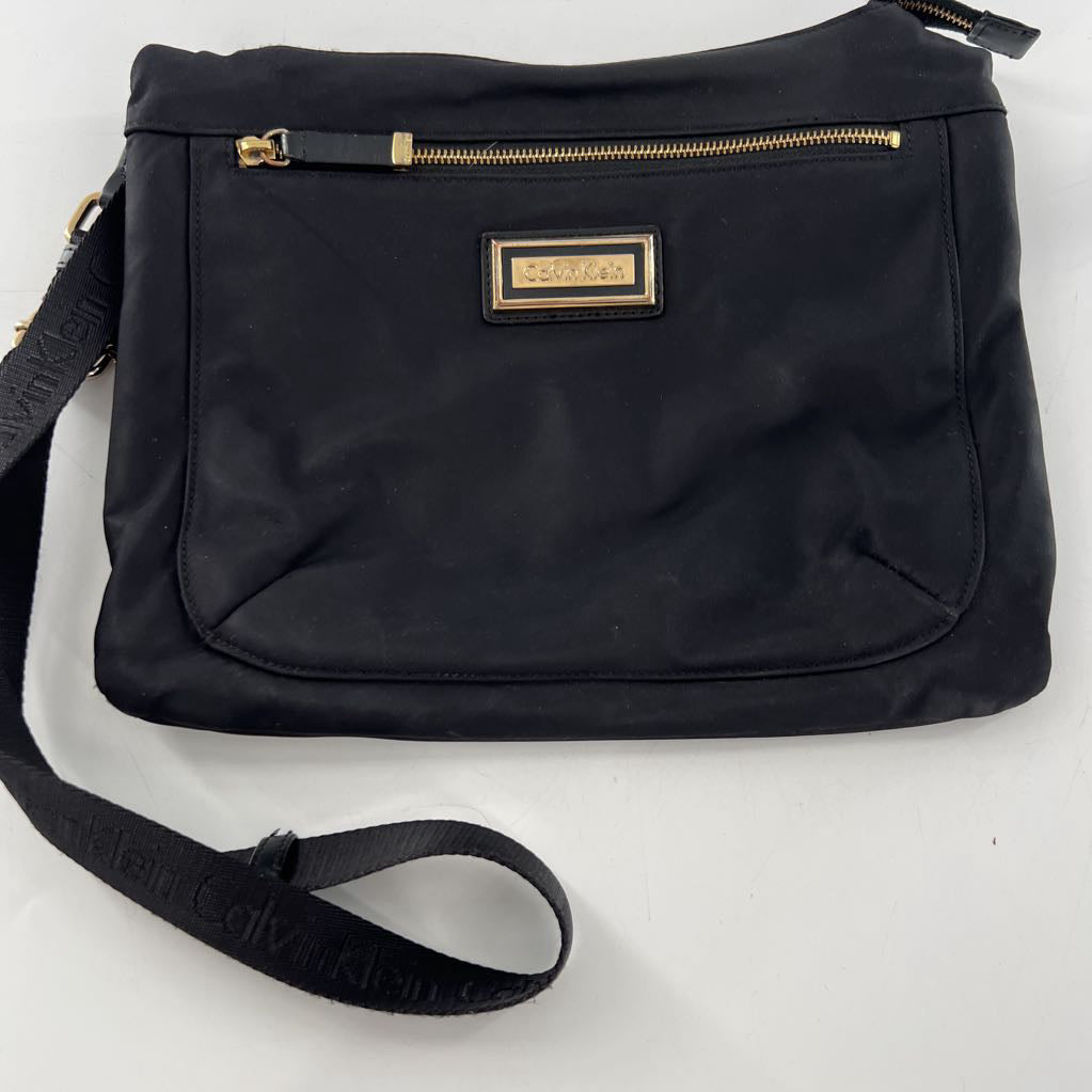 nylon crossbody w/ zip pockets