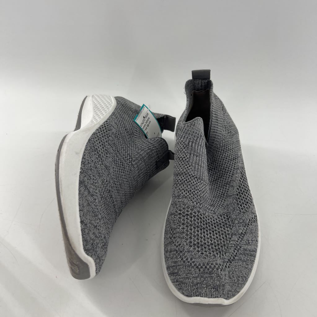 7 knit slip-ons
