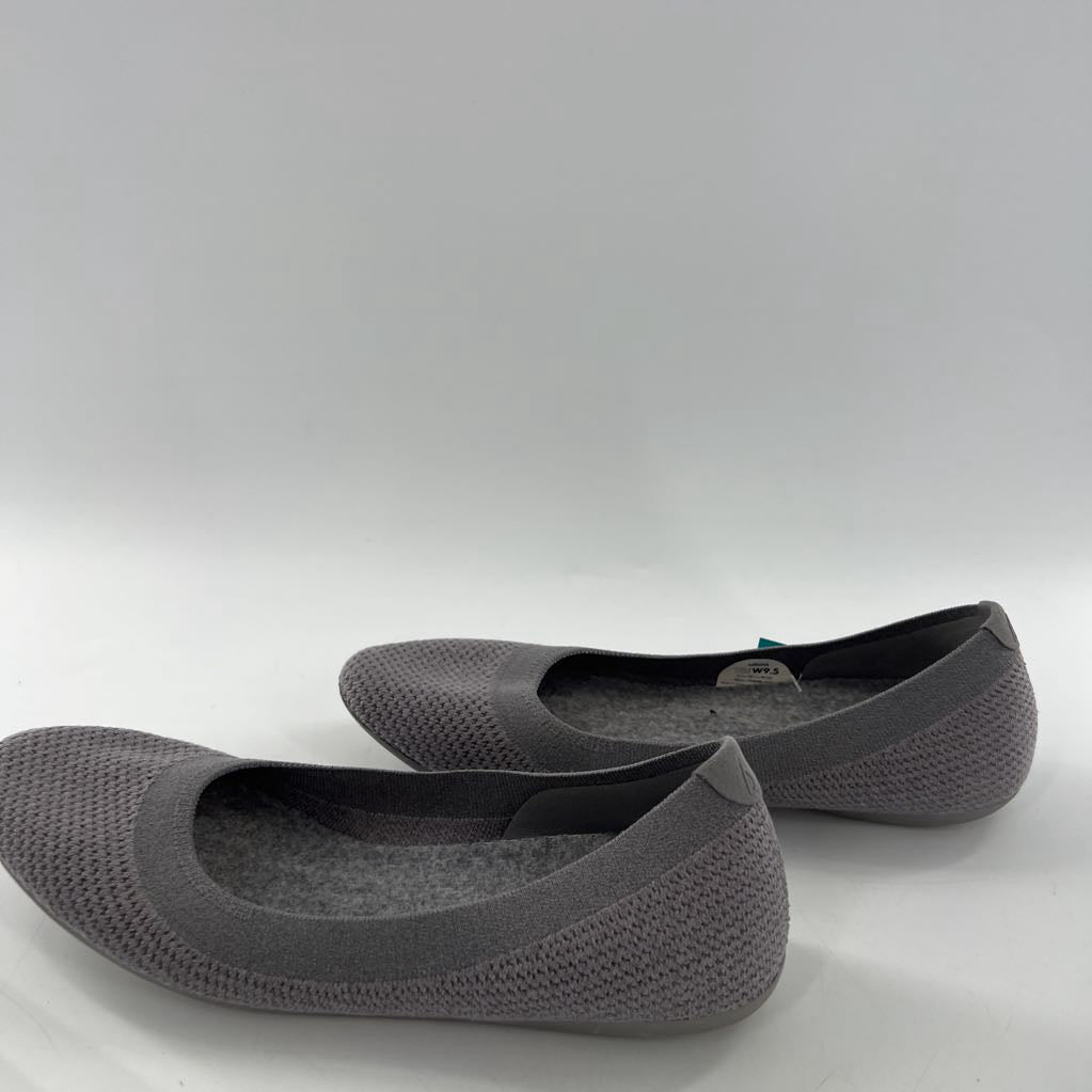 9.5 knit slip-ons
