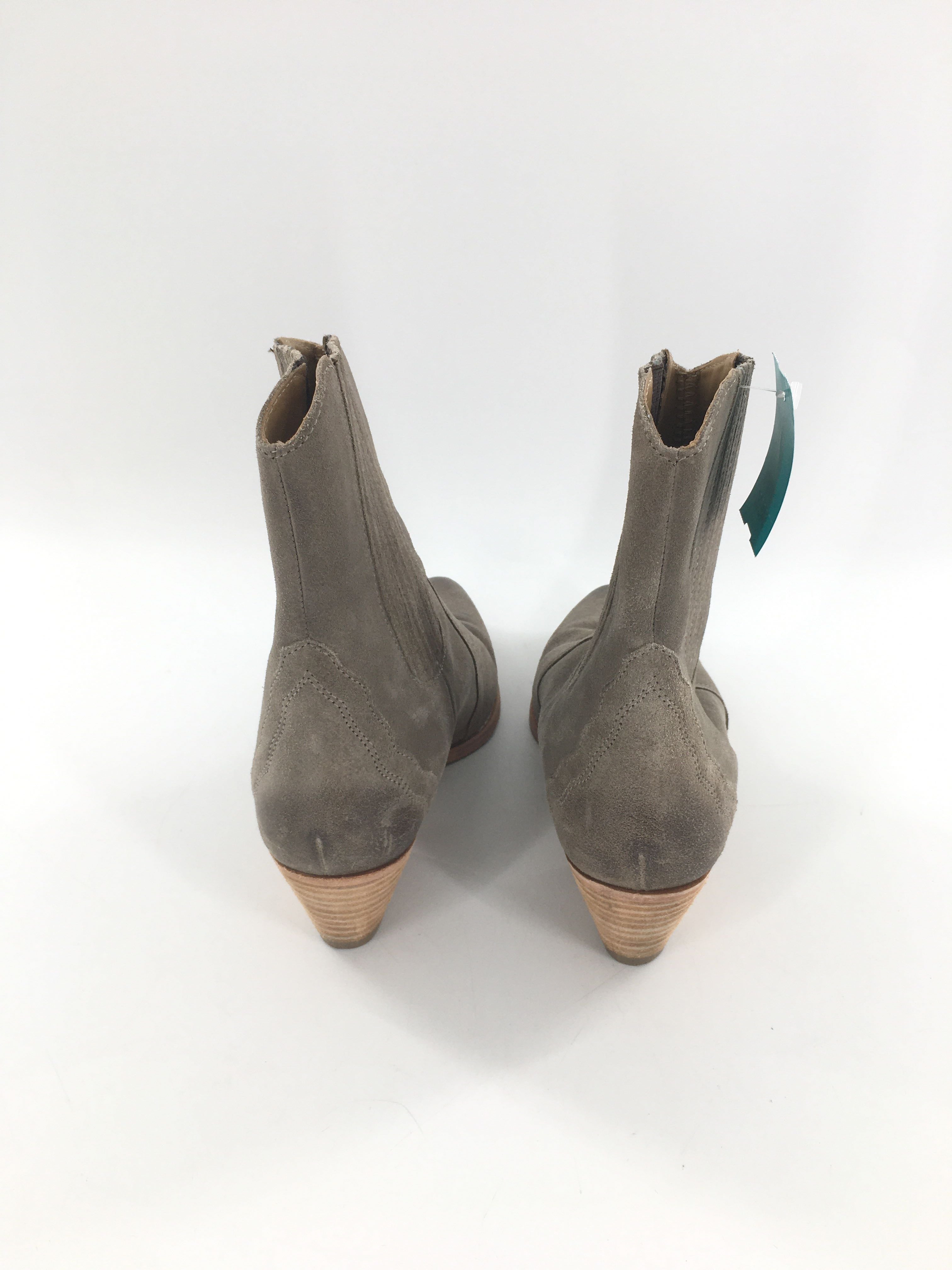 7.5 pointed toe chelsea boot