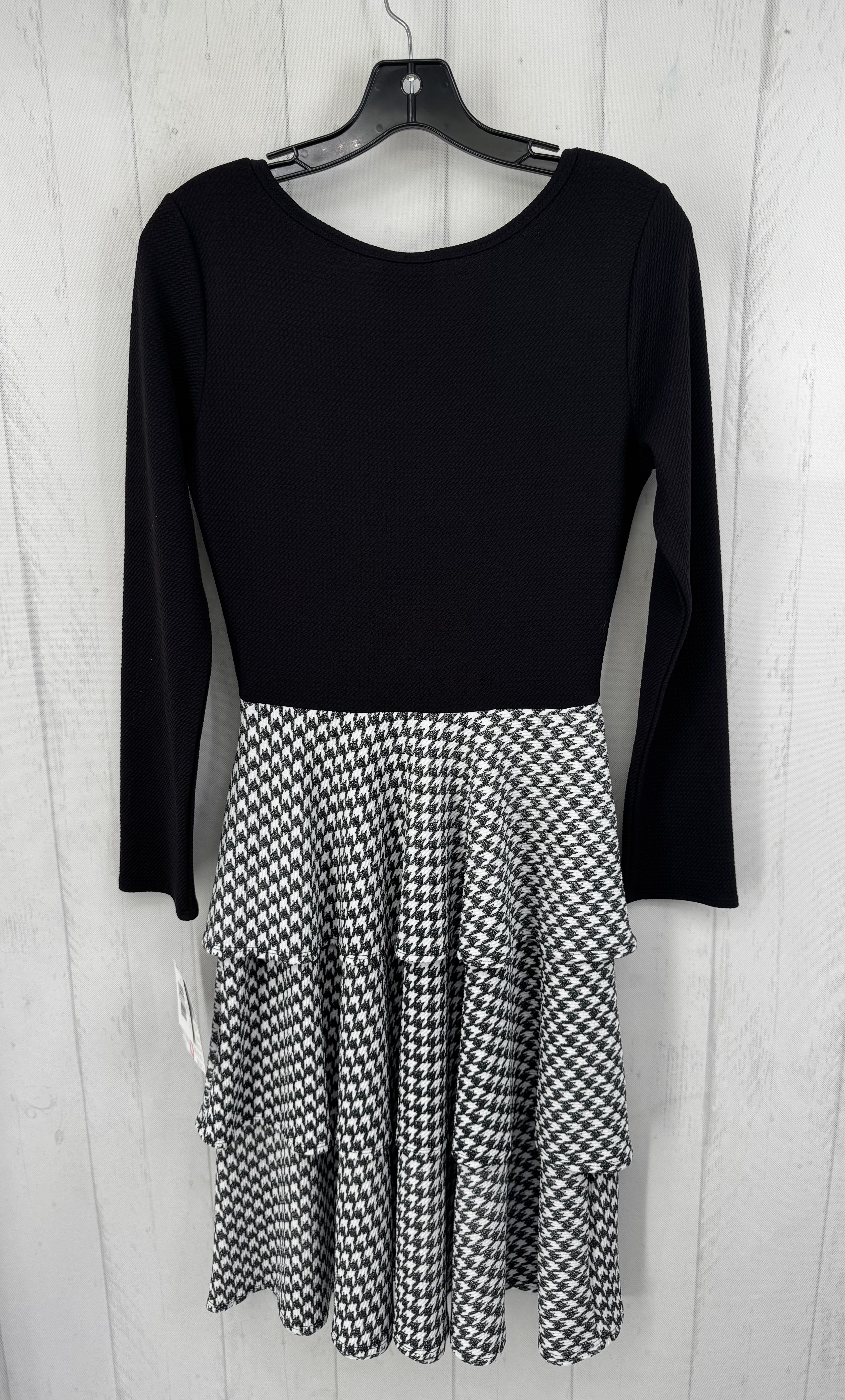 S houndstooth ruffled bottom l/s dress