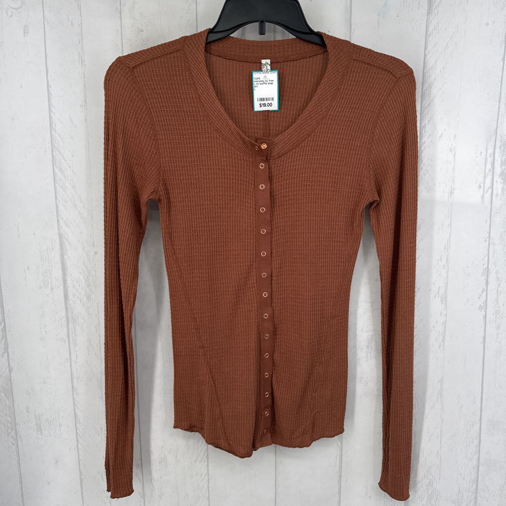 L l/s waffle snap closure top