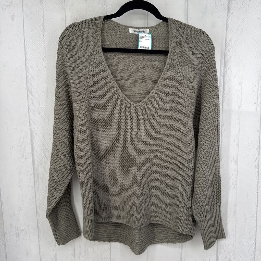 S/M l/s v-neck hi-low sweater