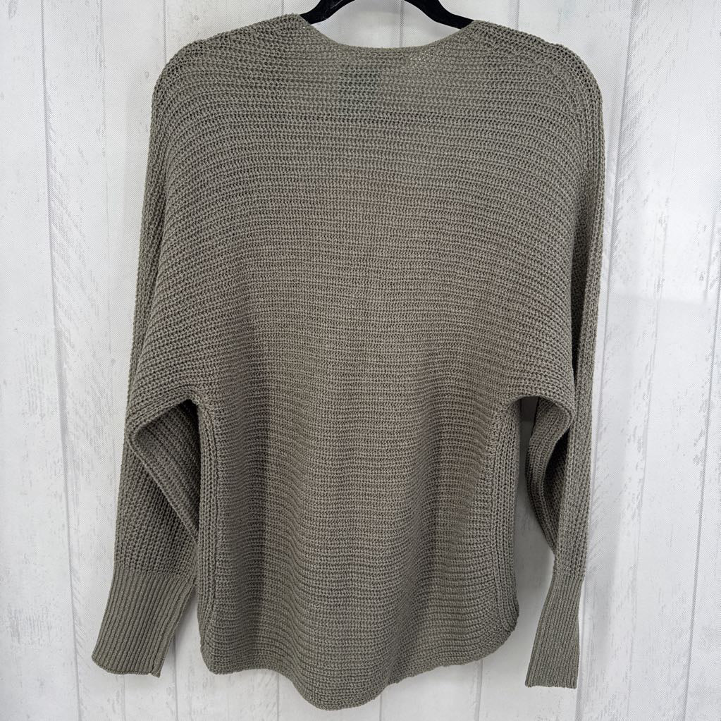 S/M l/s v-neck hi-low sweater