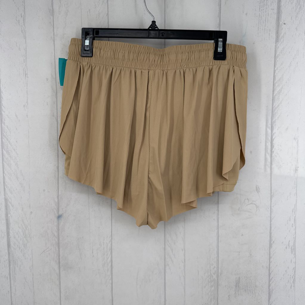 M petal hem shorts