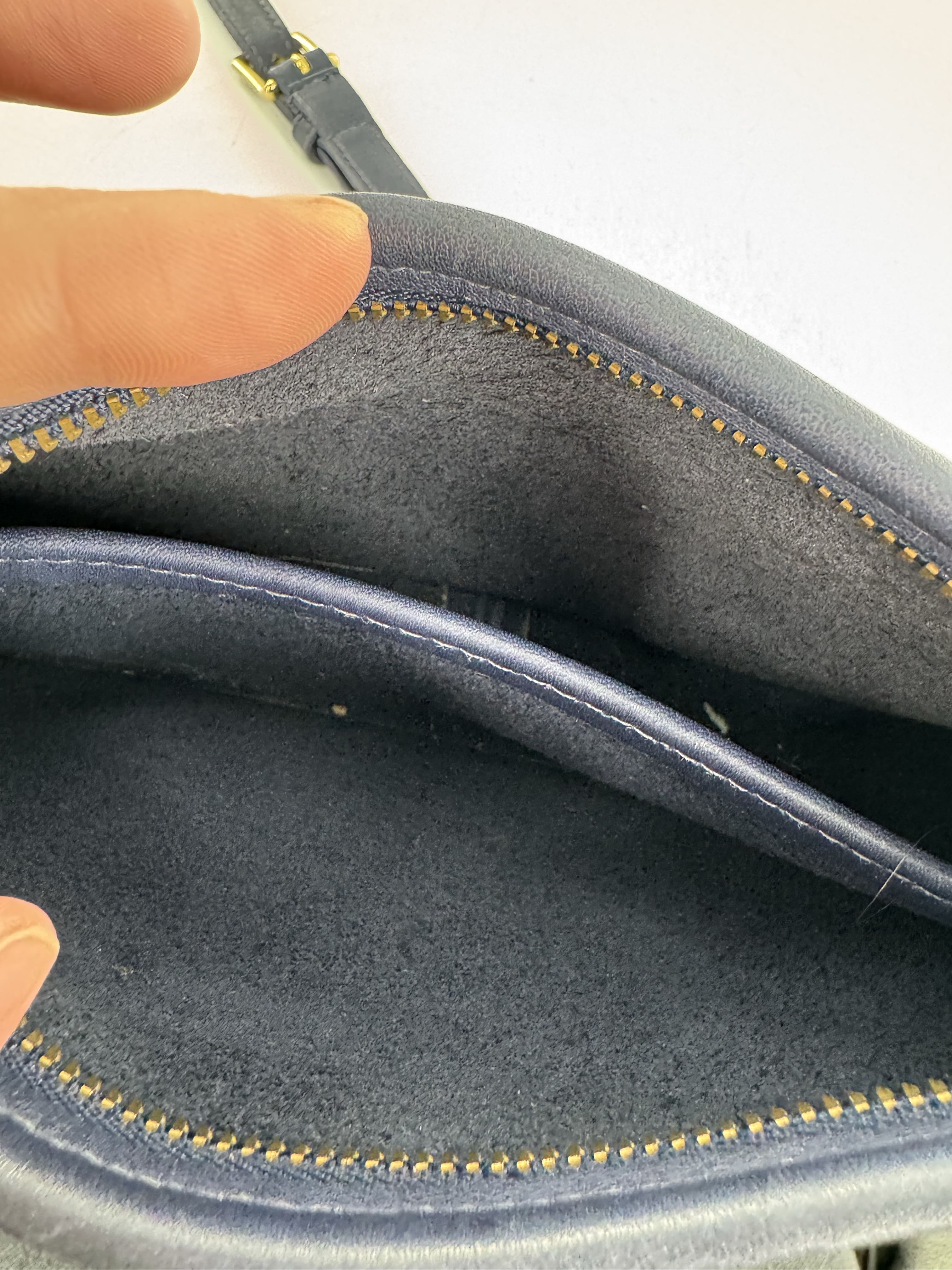 vintage sm crossbody w/ slip pocket