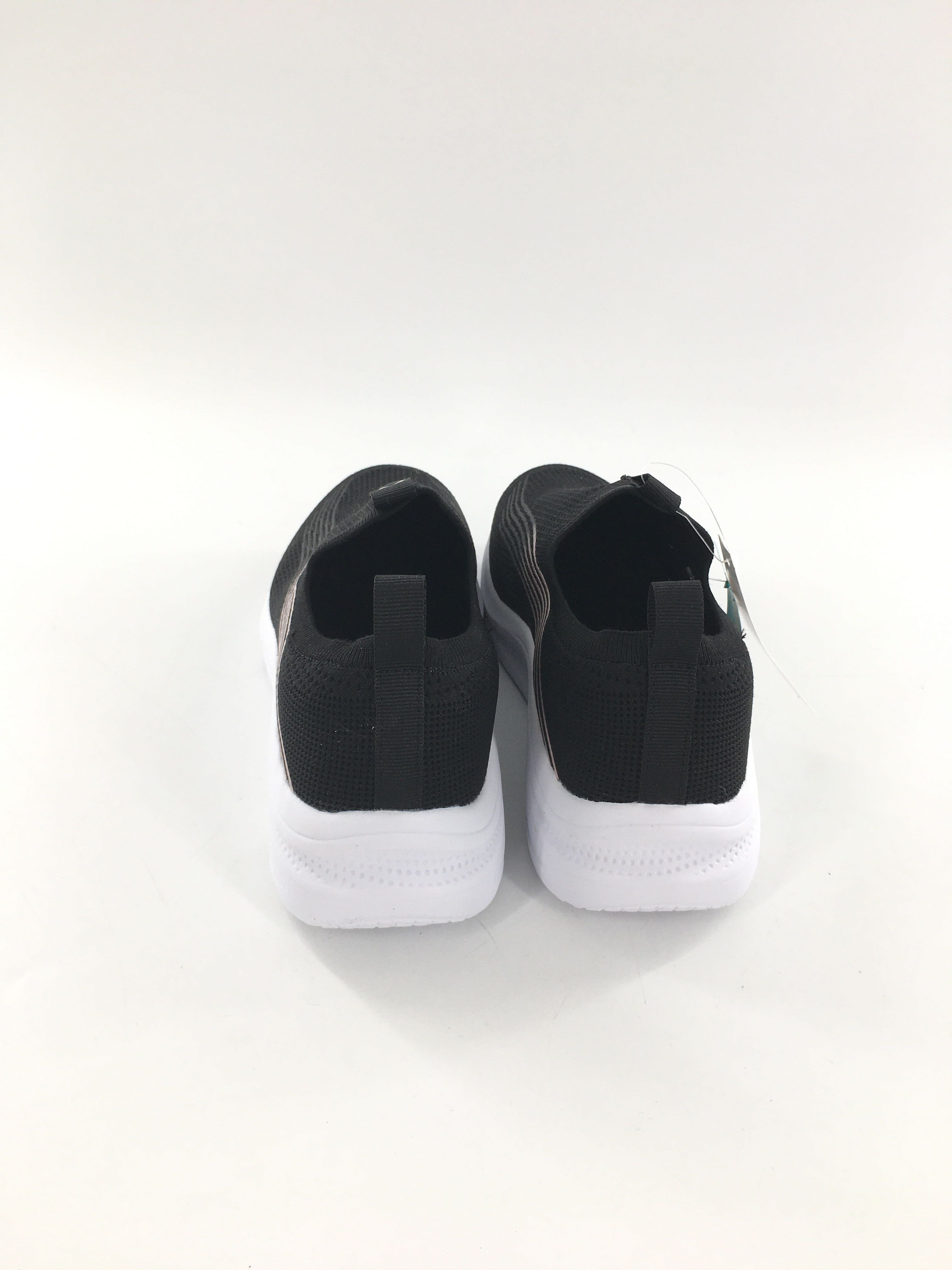 8.5 knit slip-on sneaker