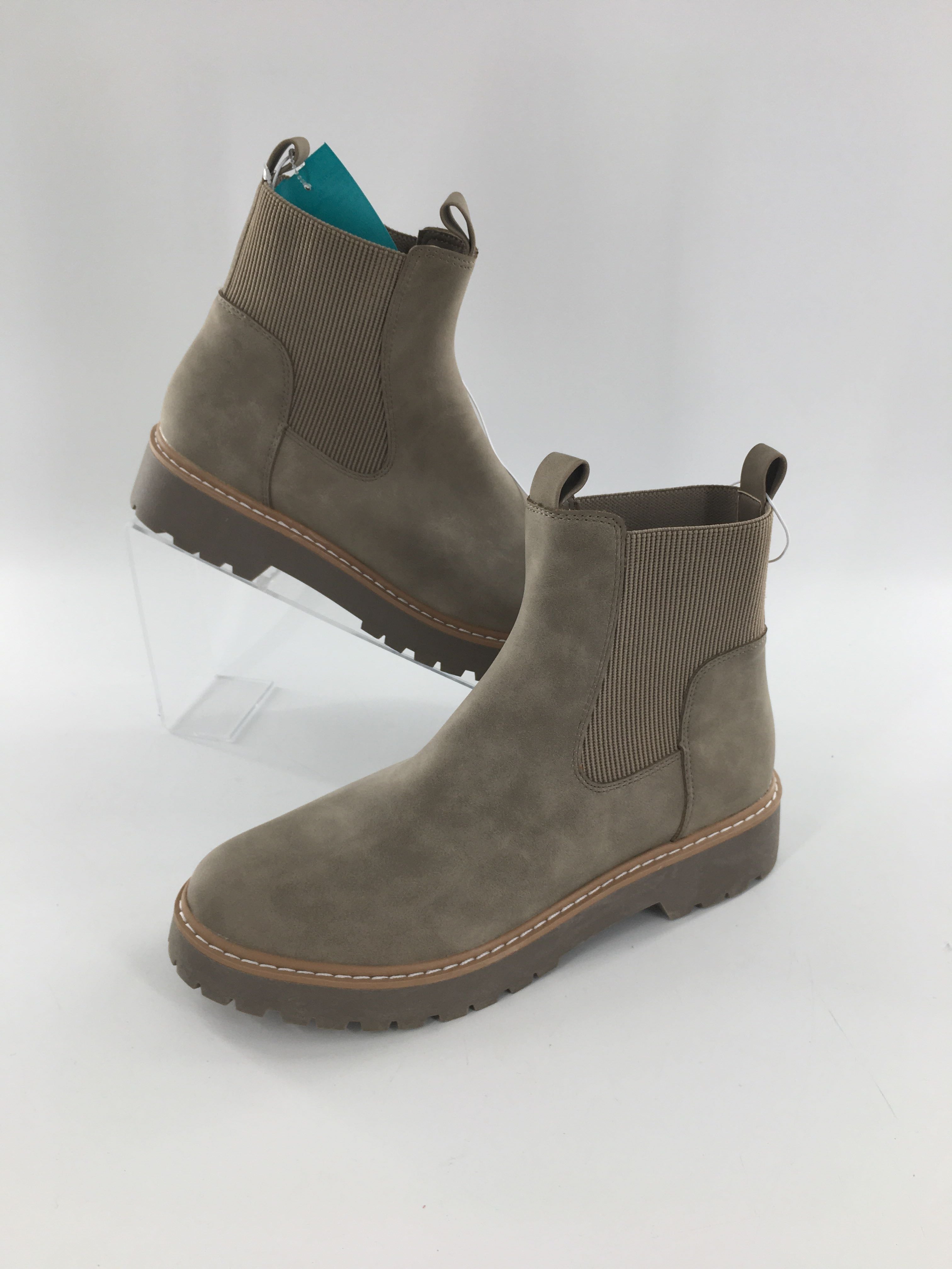 10 slip-on boot