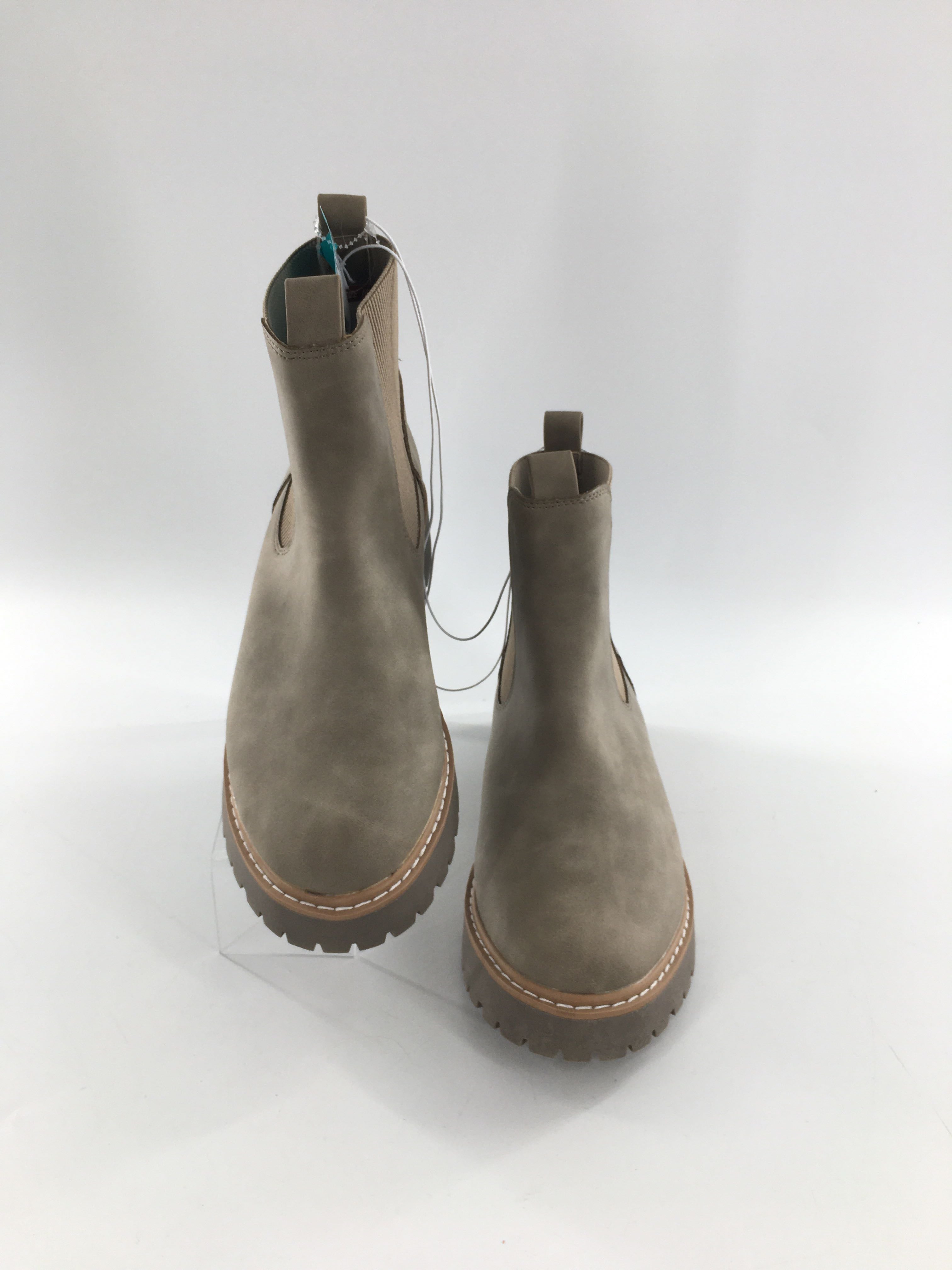 10 slip-on boot