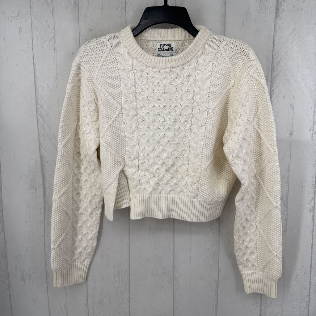 R32 XS cable knit sweater