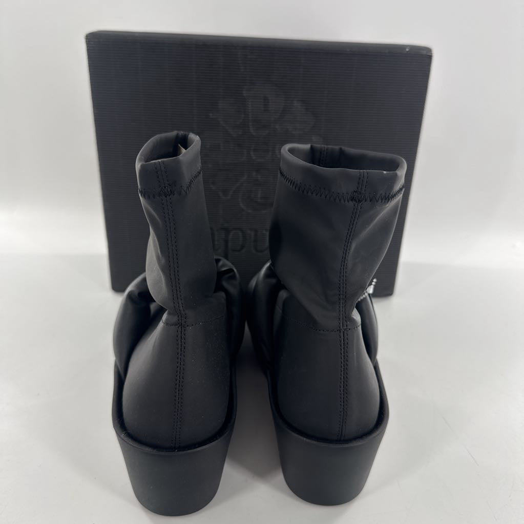 R305 8/8.5 platform boots w/ soft padded straps