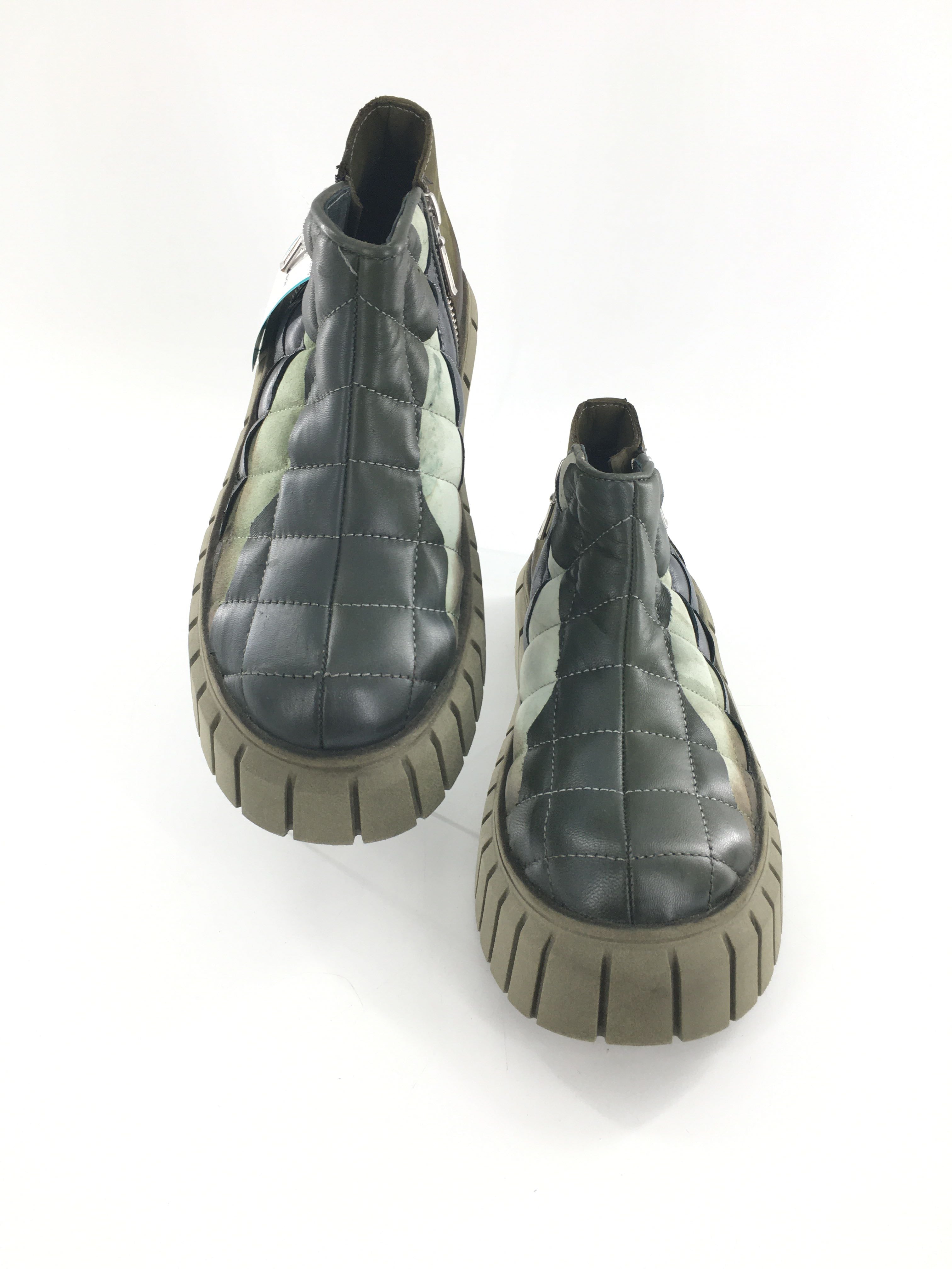 8/8.5 quilted side zip chunky sole ankle boots