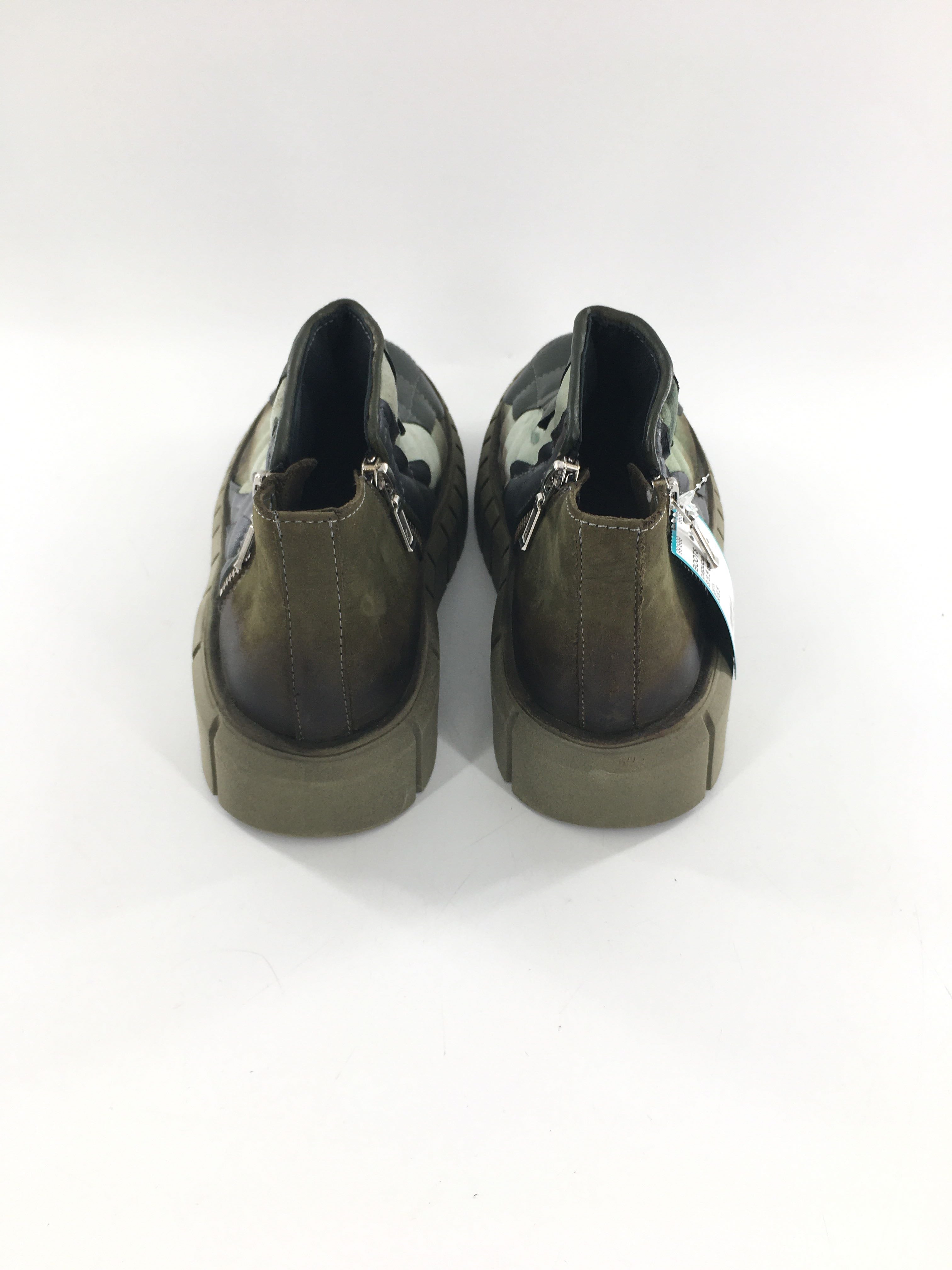 8/8.5 quilted side zip chunky sole ankle boots