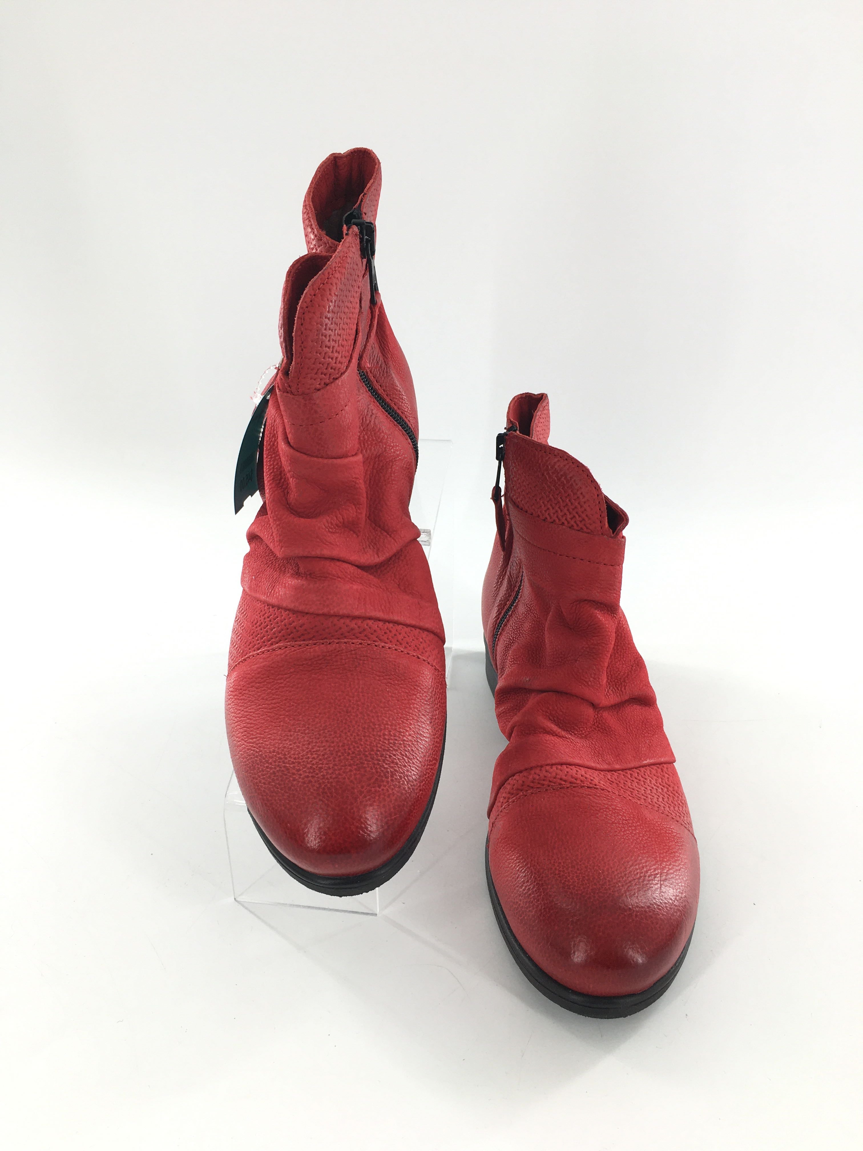 9.5 ruched leather ankle boot