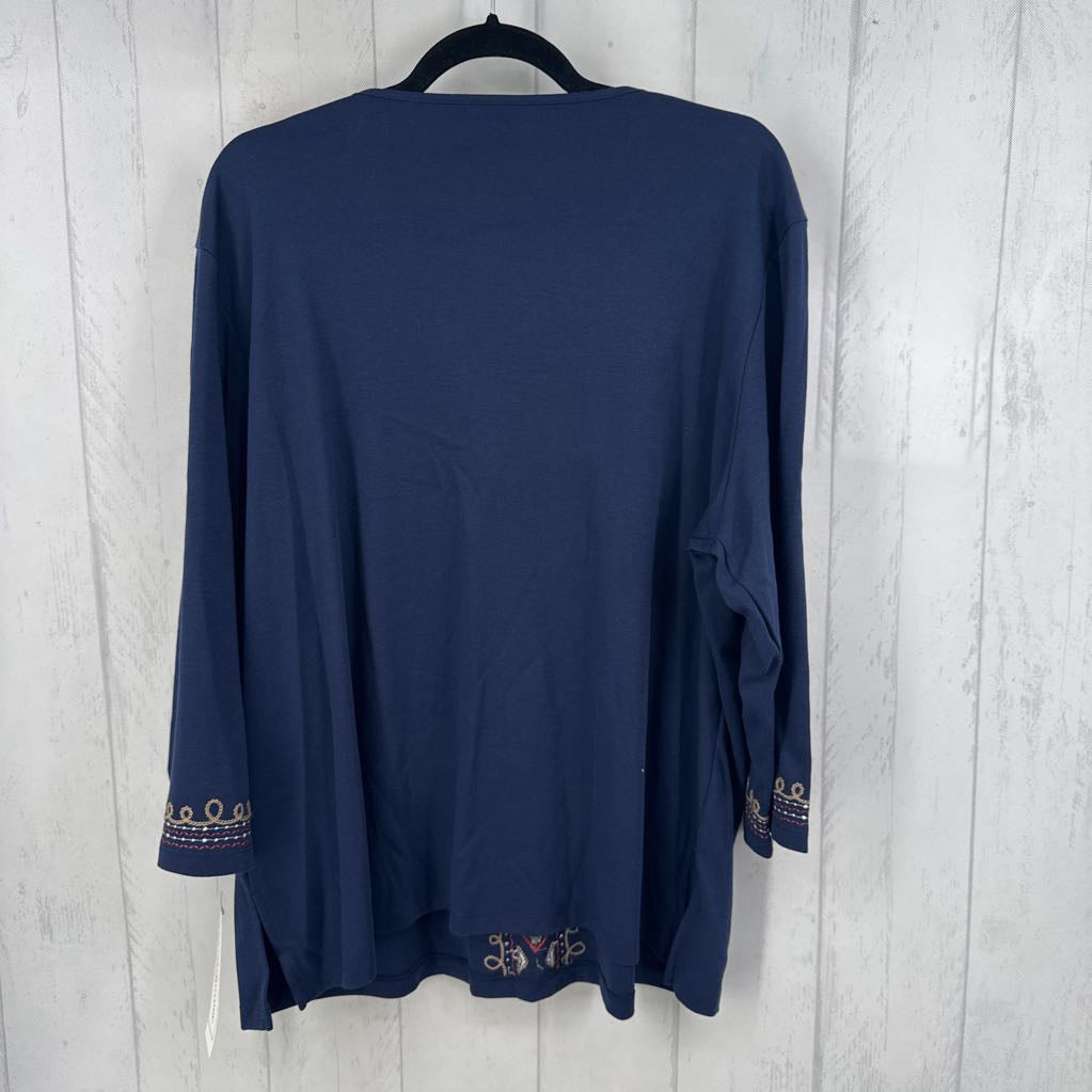 R58 2X embroidered v-neck 3/4 slv top