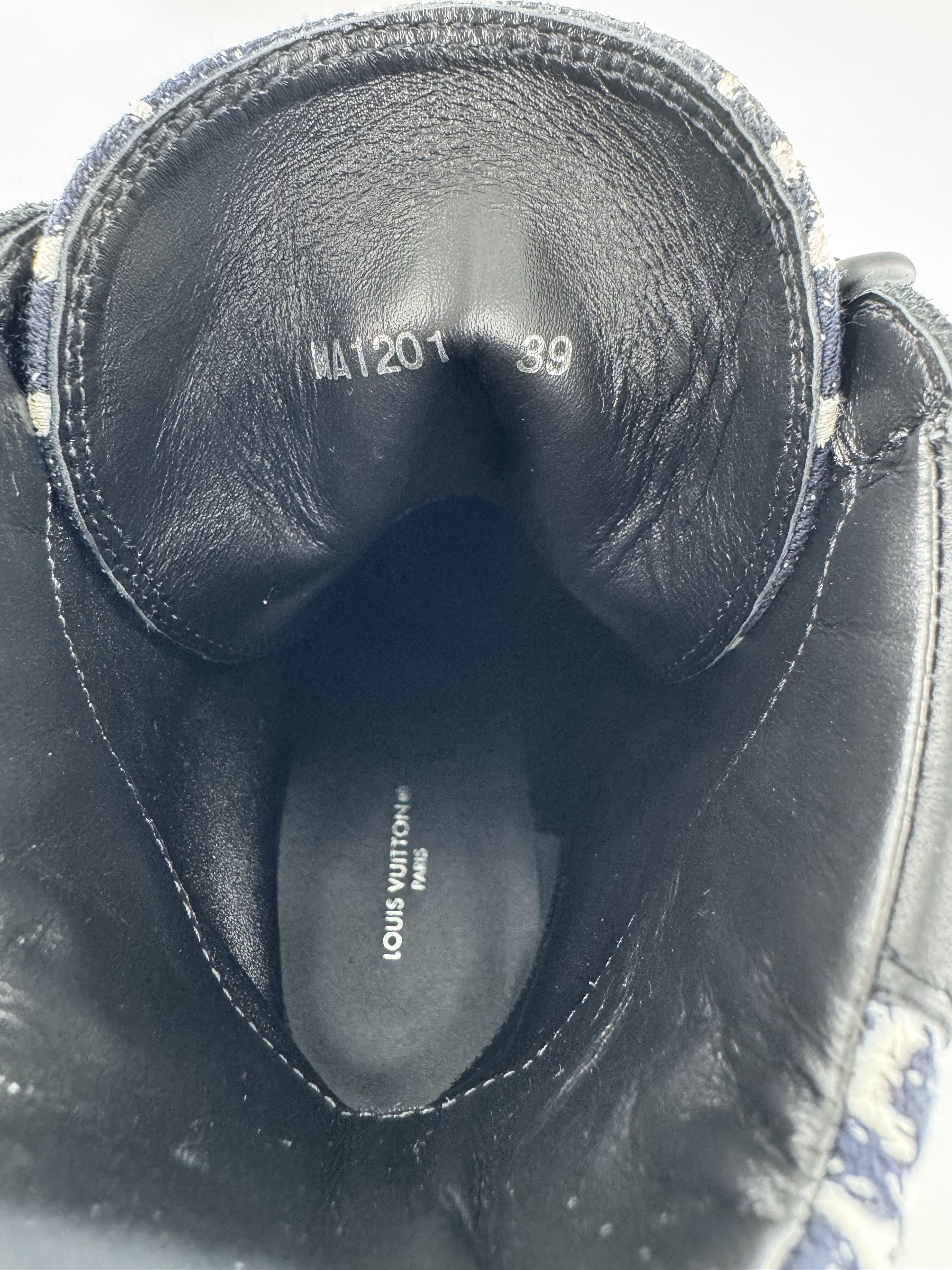 8/8.5 Laureate monogram platform desert boot