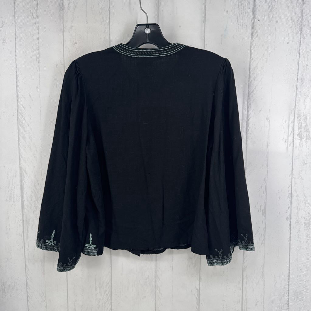 M elbow slv embroidered button top