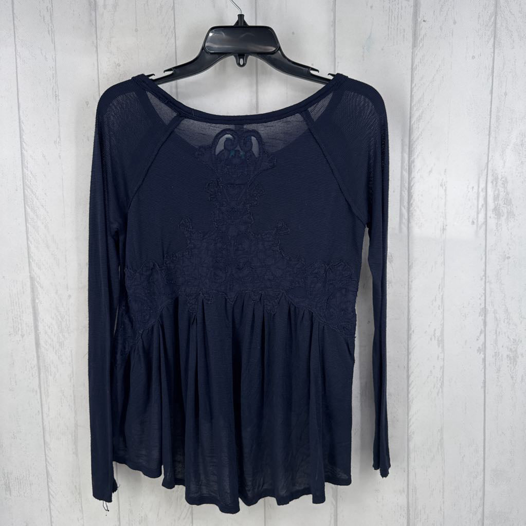 XS l/s embroidered scoop neck top