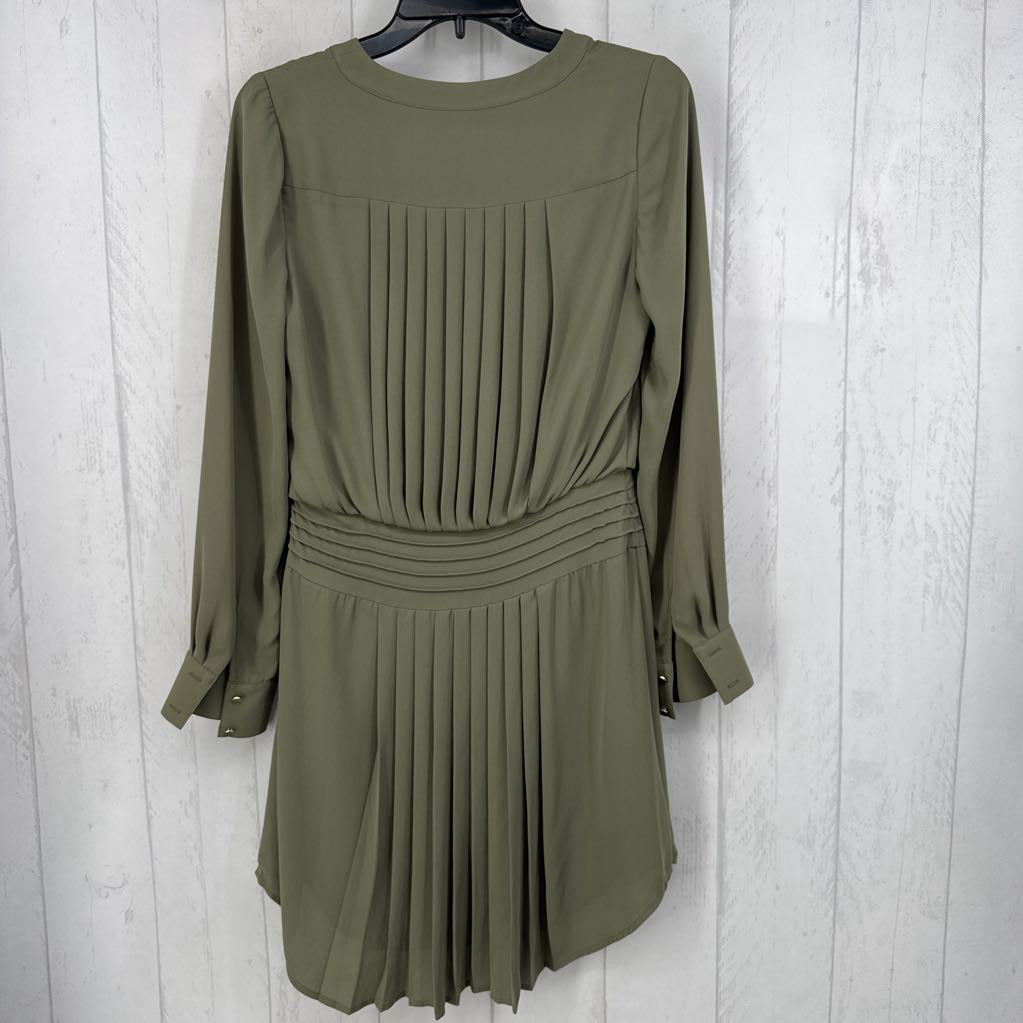 0 pleated v-neck l/s dress