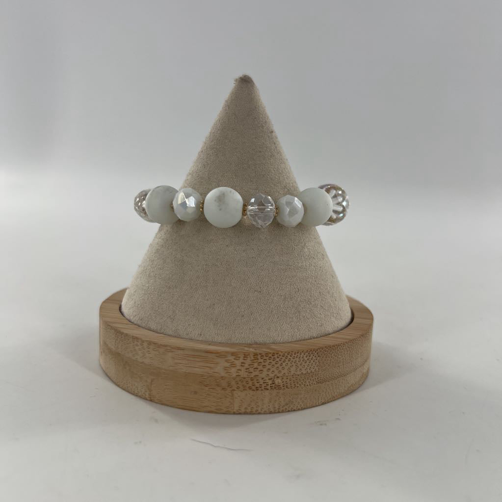 white beaded stretch bracelet