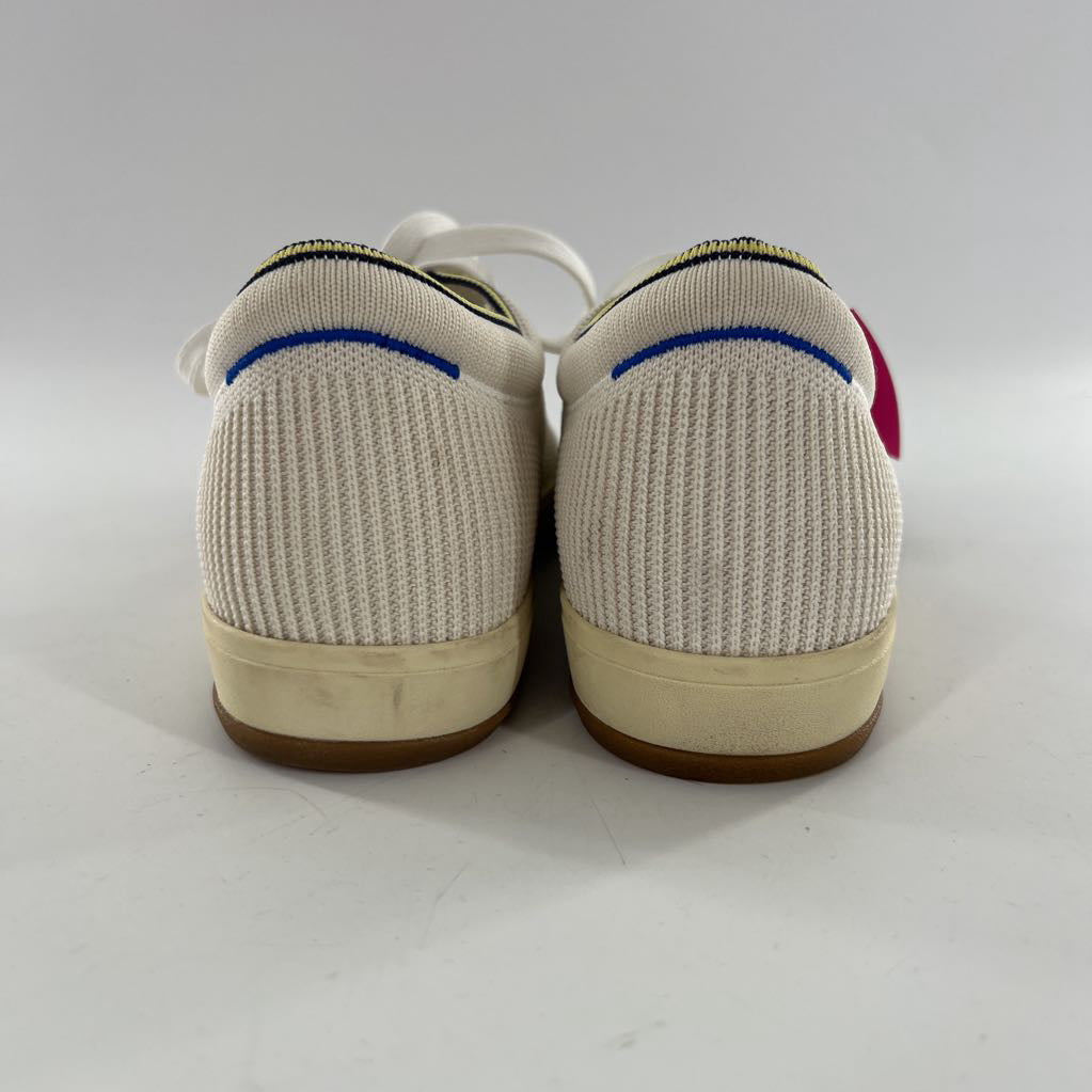9 lace up sneakers w/ gum rubber sole