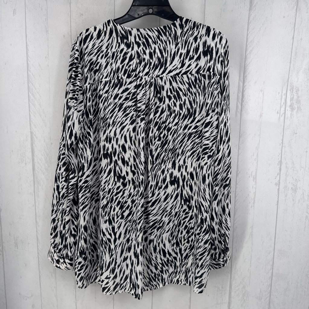 M animal print v-neck l/s top