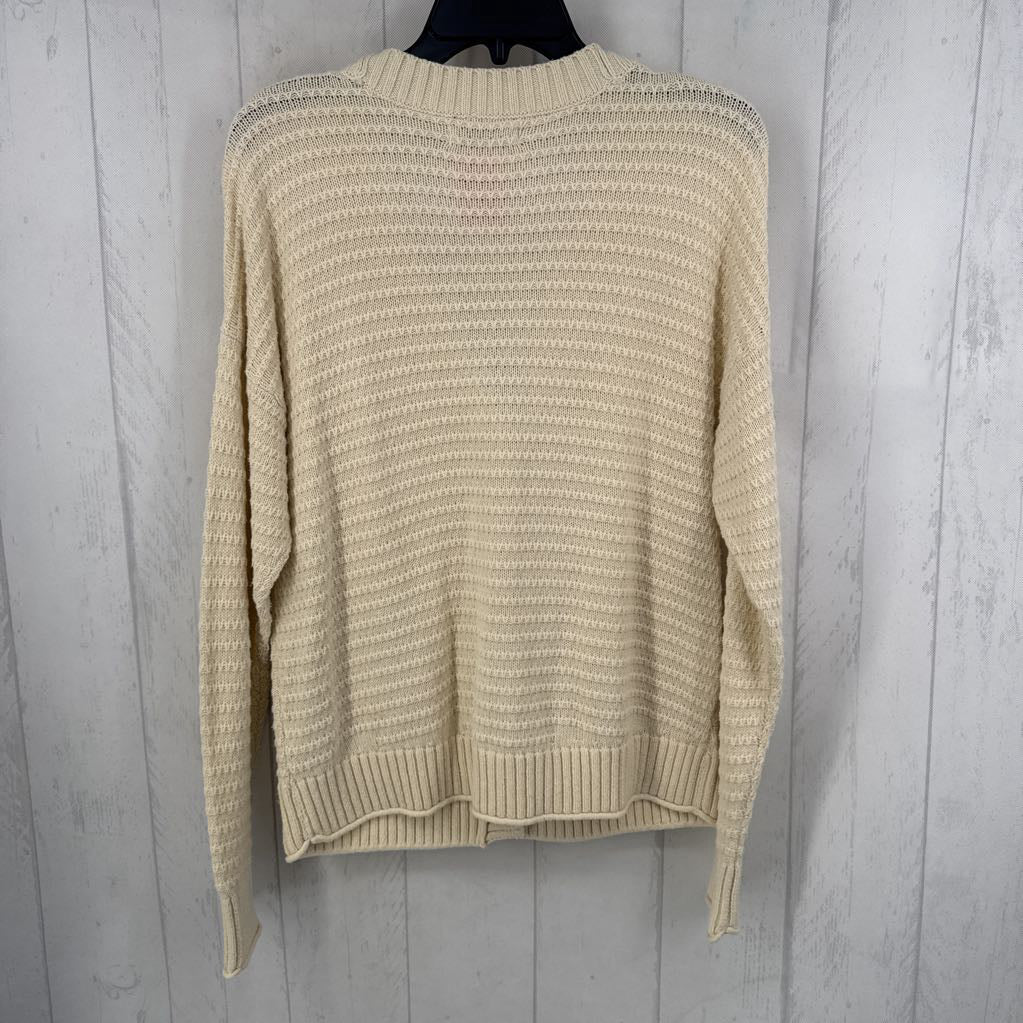 M button front cardi