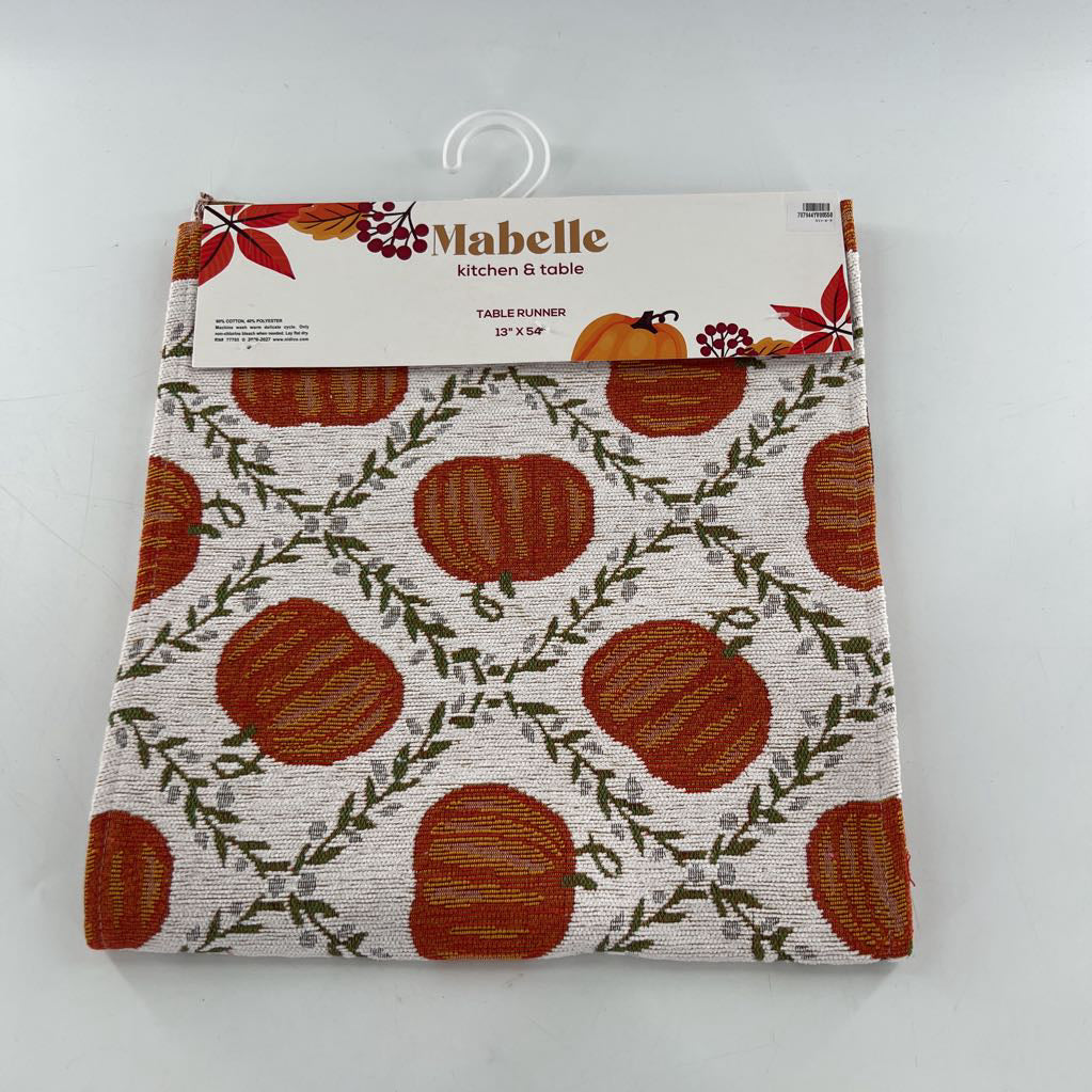 table runner-green vines & pumpkins