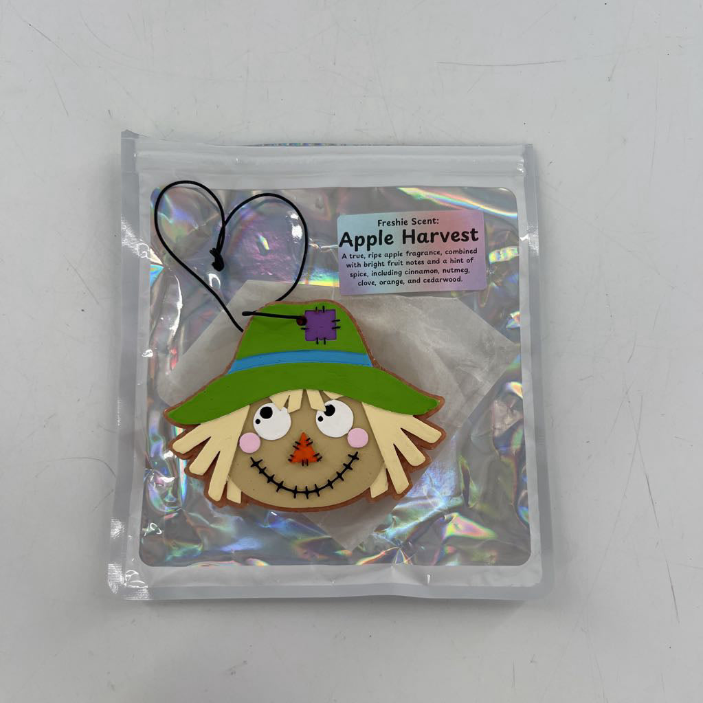 car freshie-scarecrow/apple harvest