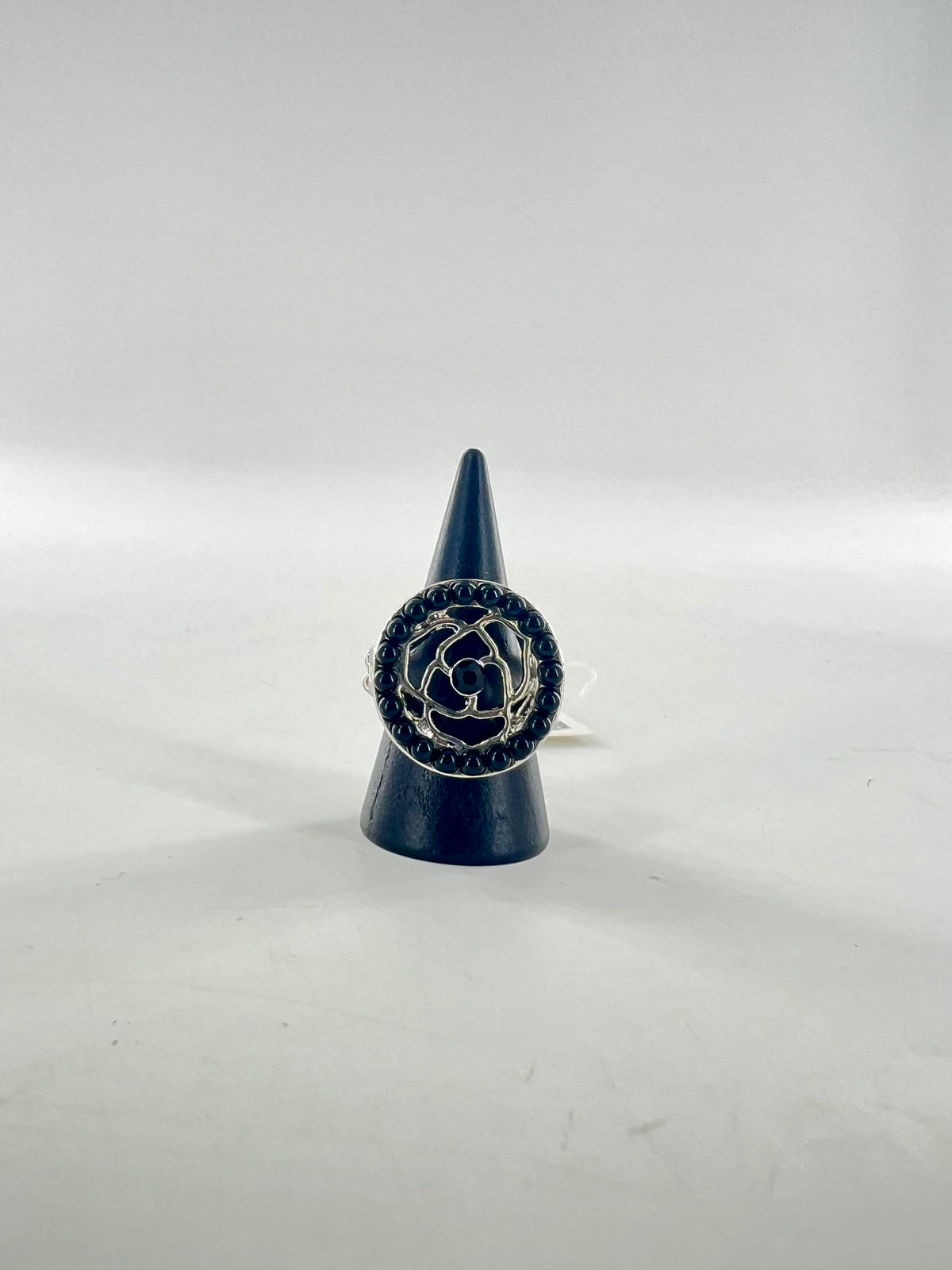 silver w/ black beads stretch ring