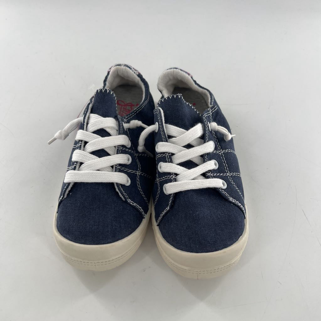 8.5 slip-on sneaker