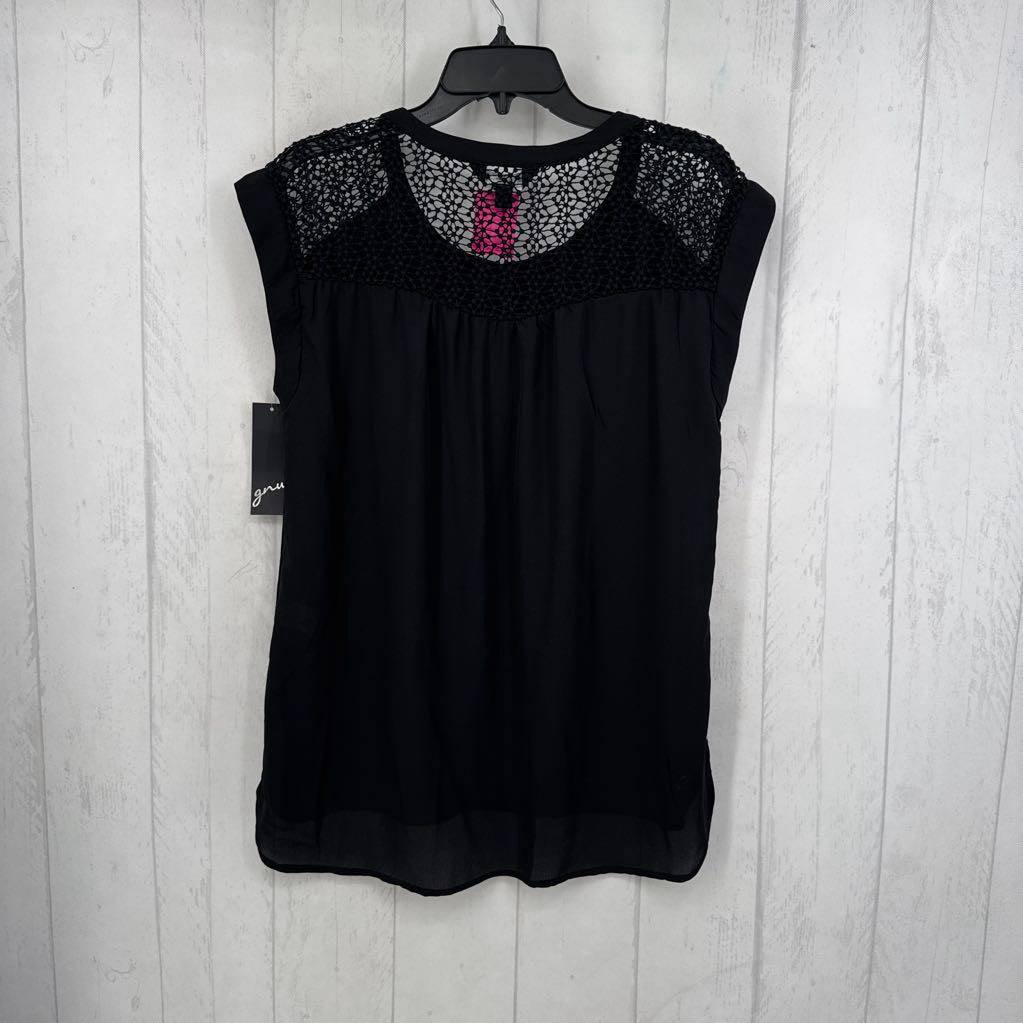 R35 M lace accent cap slv top